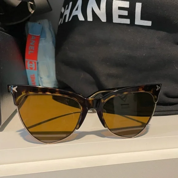 Givenchy tortoise/ gold sunglasses GIVENCHY EYEWEAR 4G rectangular-frame tortoiseshell acetate  main image 4